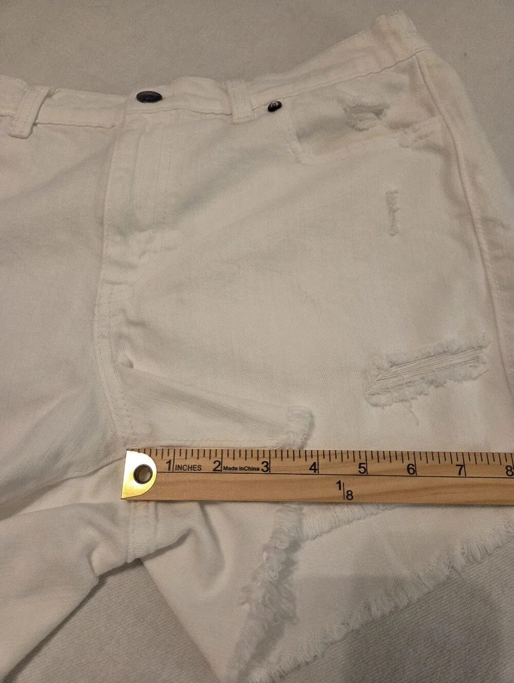 AERIE Daydream White Distressed Raw Edge Elastic Waist Denim Shorts Women's SZ M